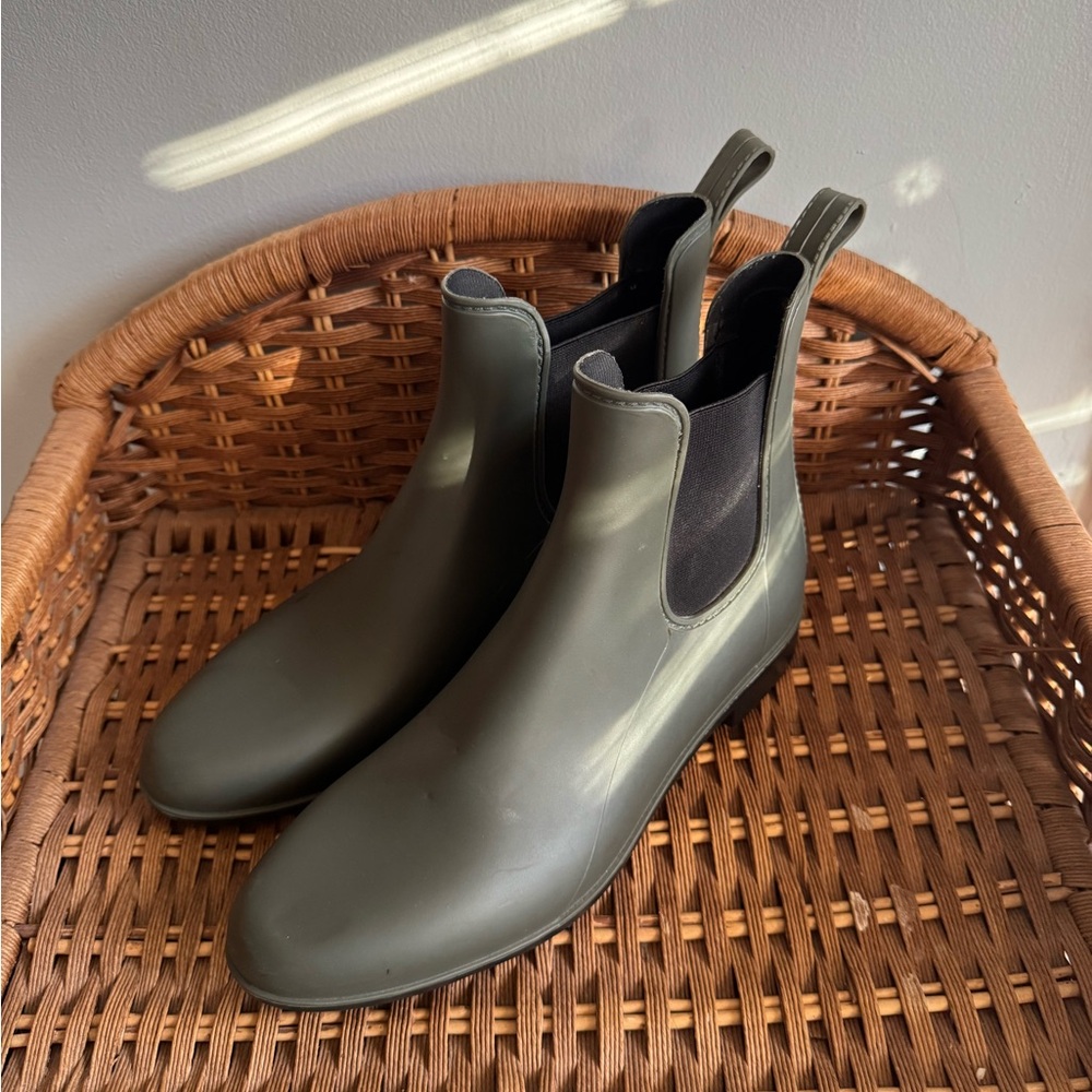 Women’s Green Chelsea Boots